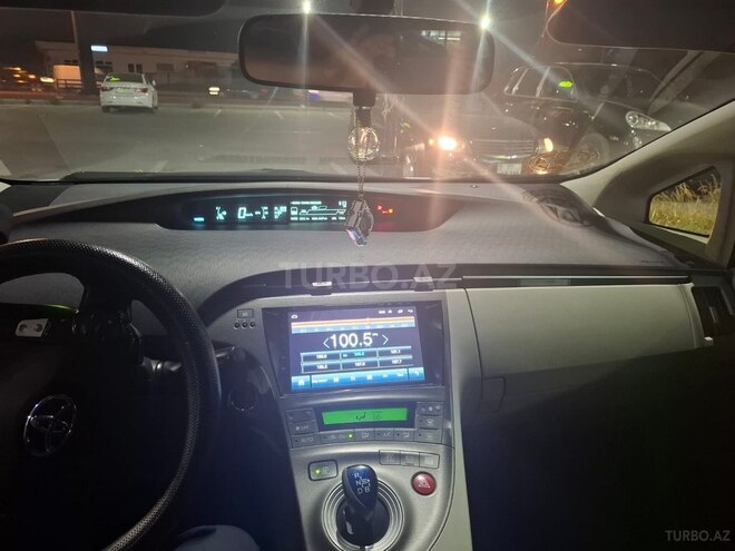 Toyota Prius-7