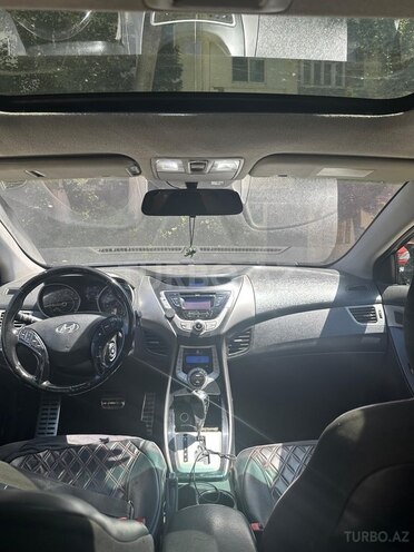 Hyundai Elantra-3