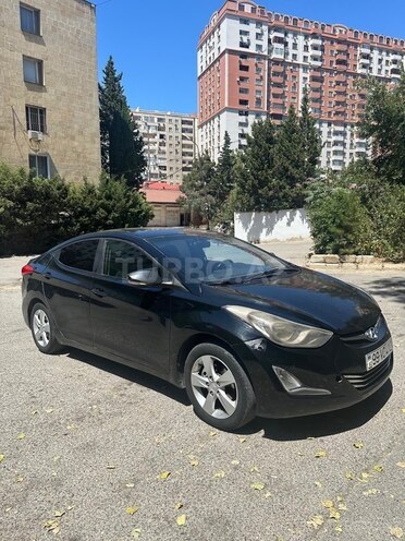 Hyundai Elantra-4