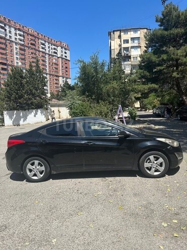 Hyundai Elantra-6