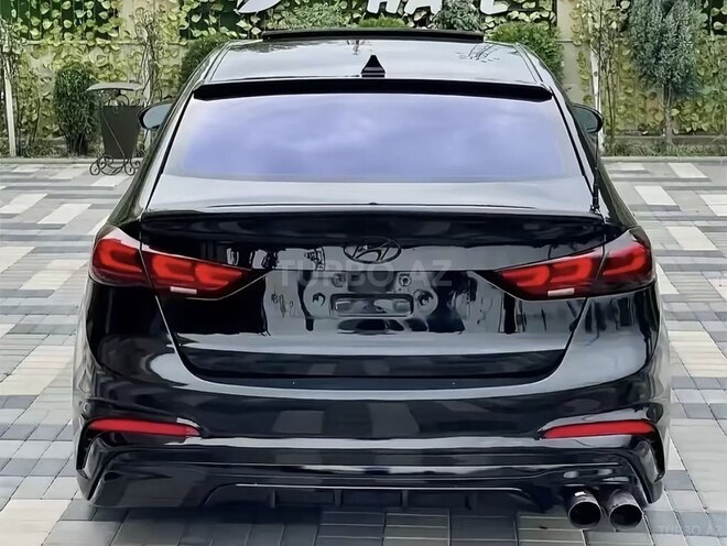 Hyundai Elantra-2