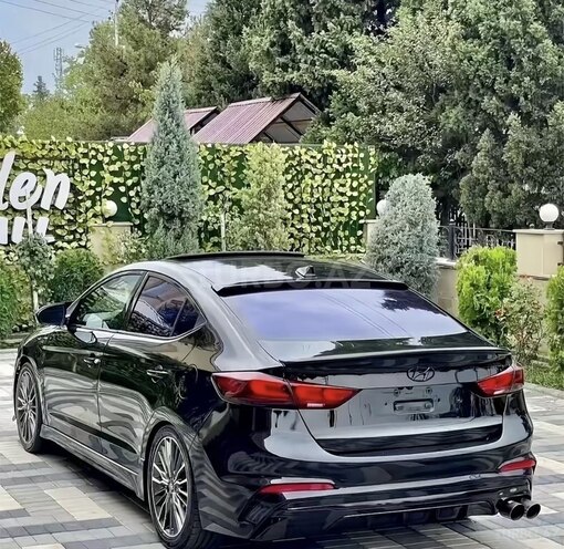 Hyundai Elantra-3