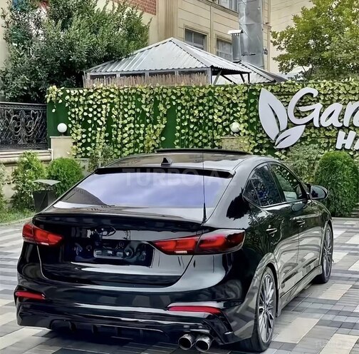 Hyundai Elantra-4