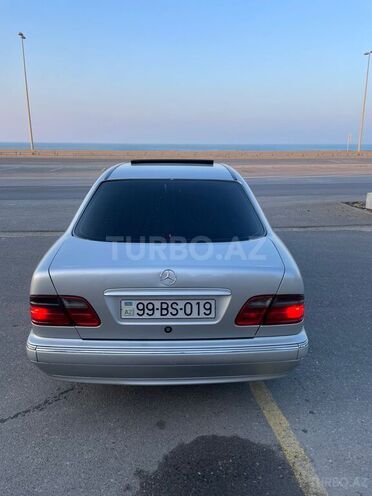 Mercedes E 270 2000, 560,000 km - 2.7 l - Bakı