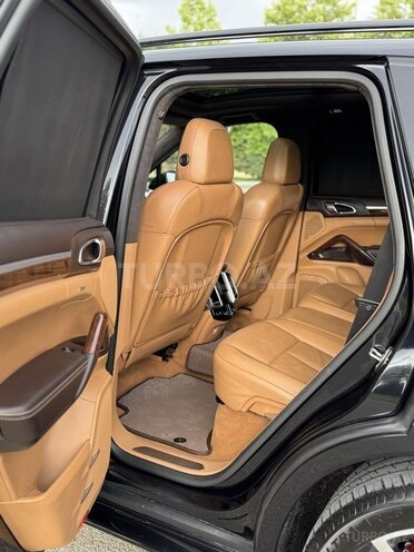 Porsche Cayenne-11