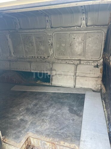 Ford Transit-8
