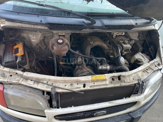 Ford Transit-5