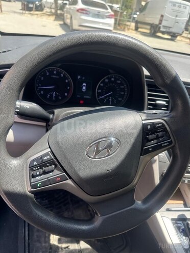 Hyundai Elantra-7