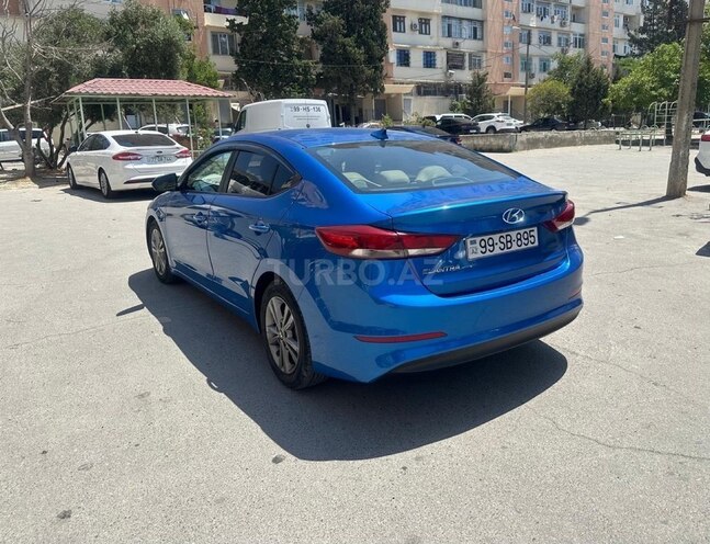 Hyundai Elantra-5