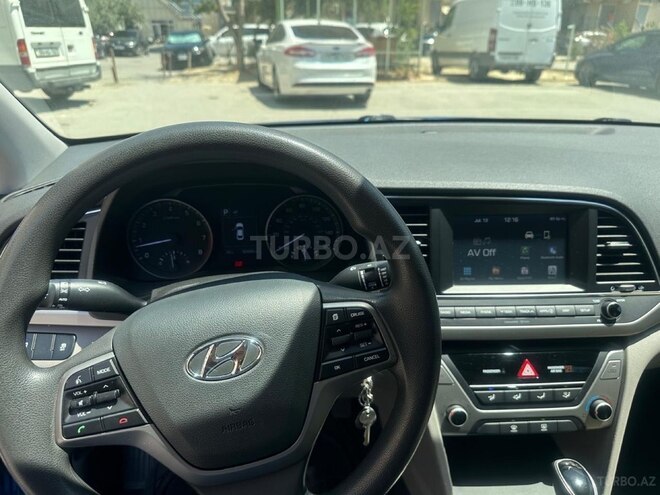 Hyundai Elantra-9