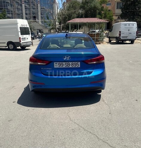 Hyundai Elantra-4