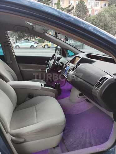Toyota Prius-12
