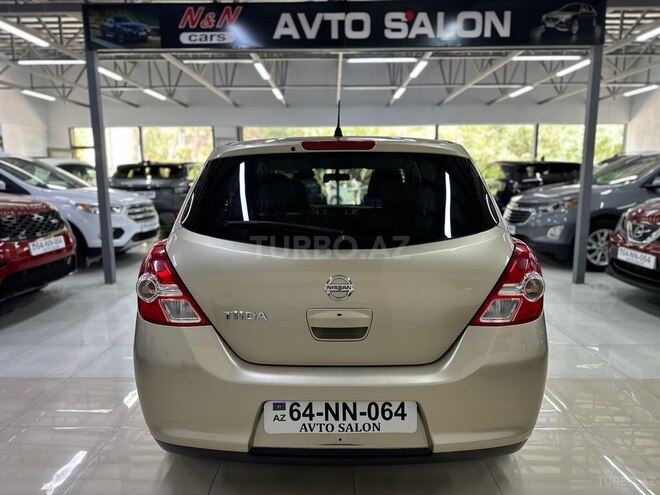 Nissan Tiida-5
