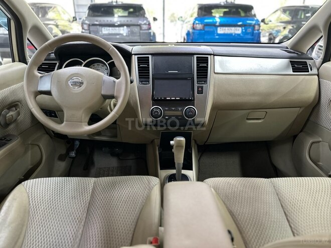 Nissan Tiida-9