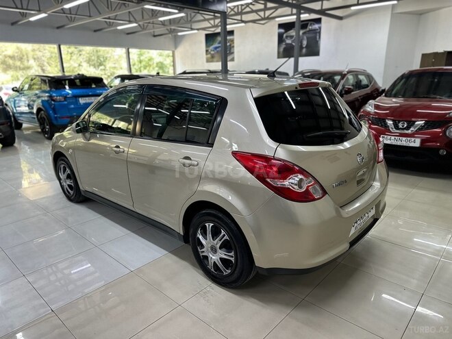 Nissan Tiida-6