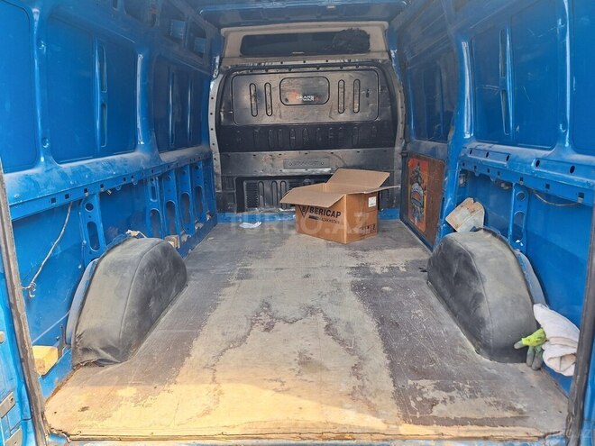 Ford Transit-8
