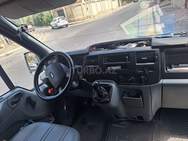 Ford Transit-11