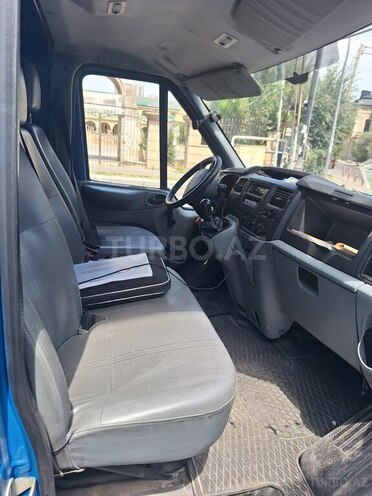Ford Transit-10