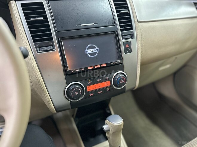 Nissan Tiida-10