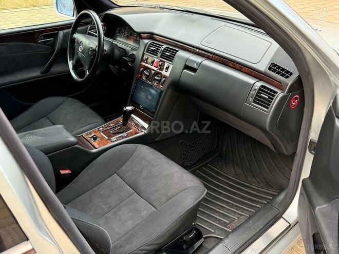 Mercedes E 240 2000, 228,587 km - 2.4 l - Hacıqabul