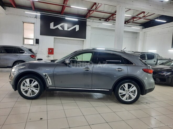 Infiniti QX70-5
