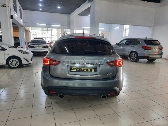 Infiniti QX70-7