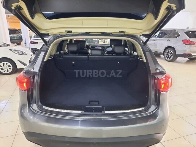 Infiniti QX70-9