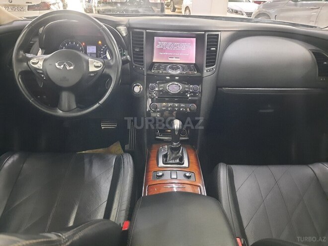 Infiniti QX70-12