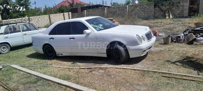 Mercedes E 280 1996, 300,000 km - 2.8 l - Gəncə
