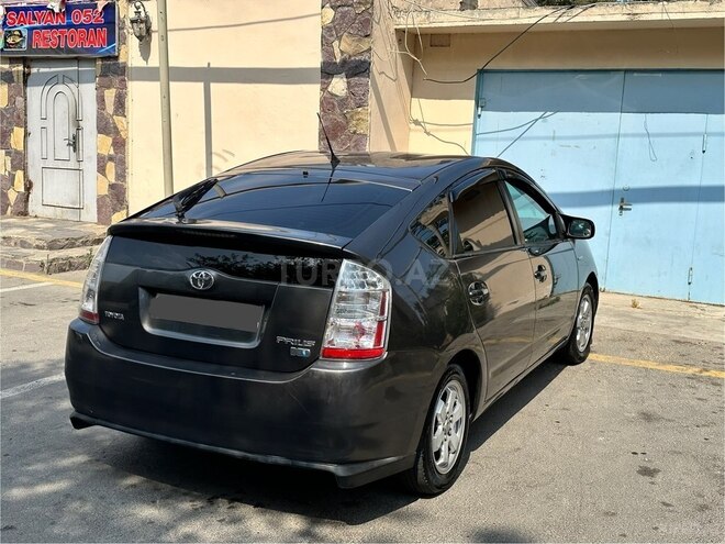 Toyota Prius-4