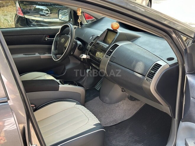 Toyota Prius-13