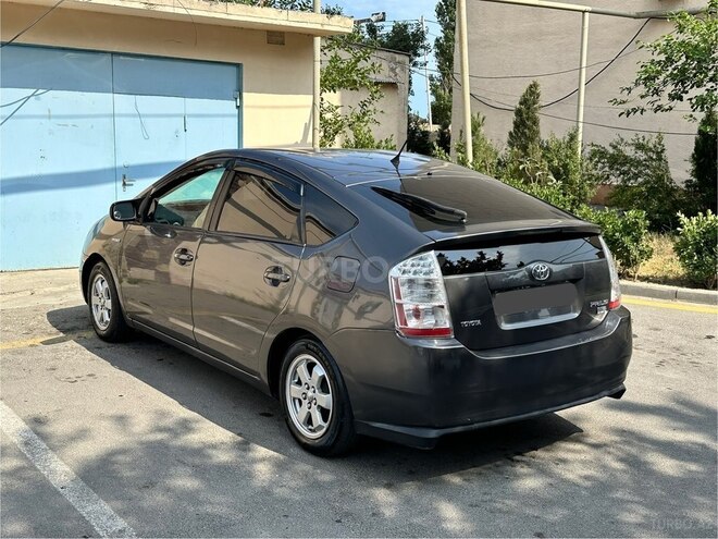 Toyota Prius-3