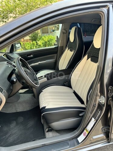 Toyota Prius-16