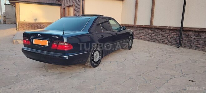 Mercedes E 280-5