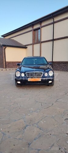 Mercedes E 280-1