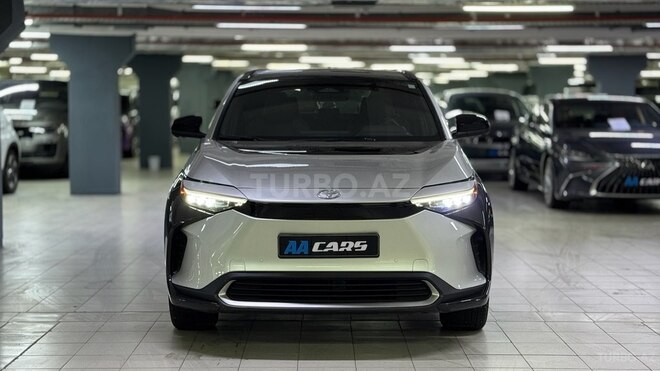 Toyota bZ4X 2023, 9,800 km - 0.0 l - Bakı