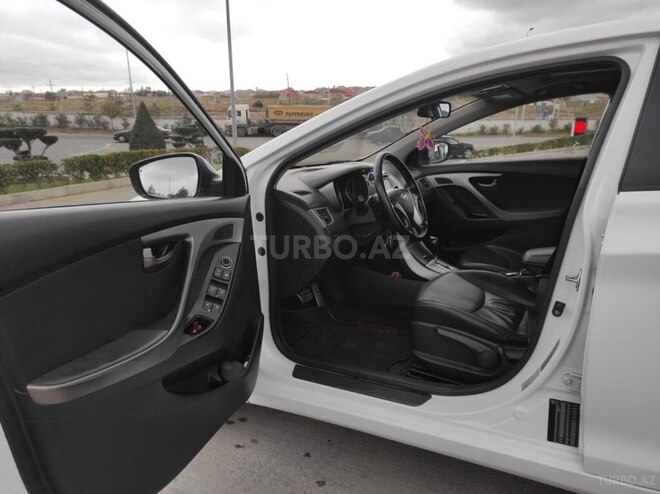 Hyundai Elantra-10