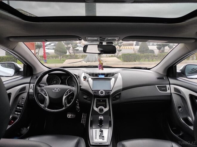 Hyundai Elantra-9