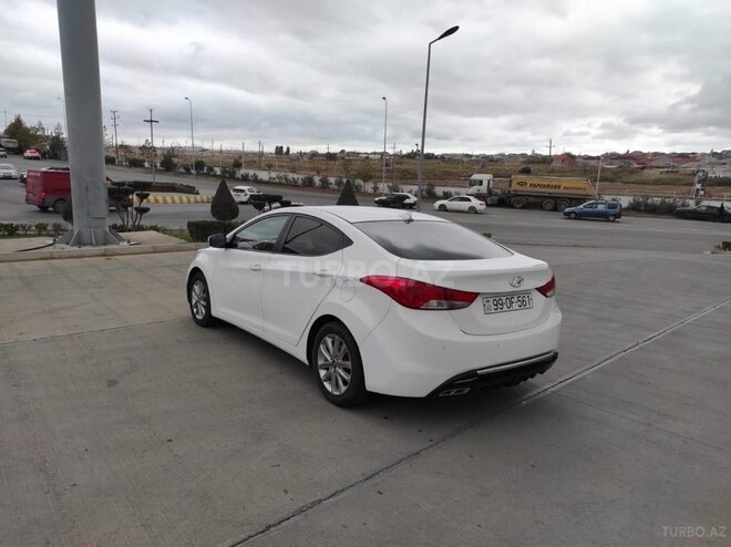 Hyundai Elantra-6