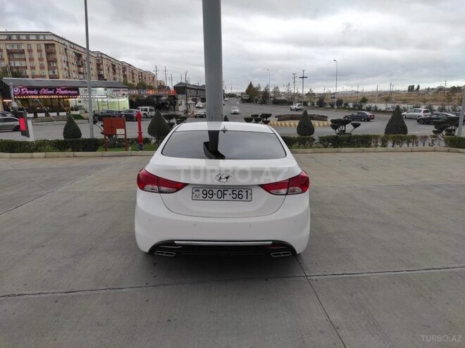 Hyundai Elantra-5