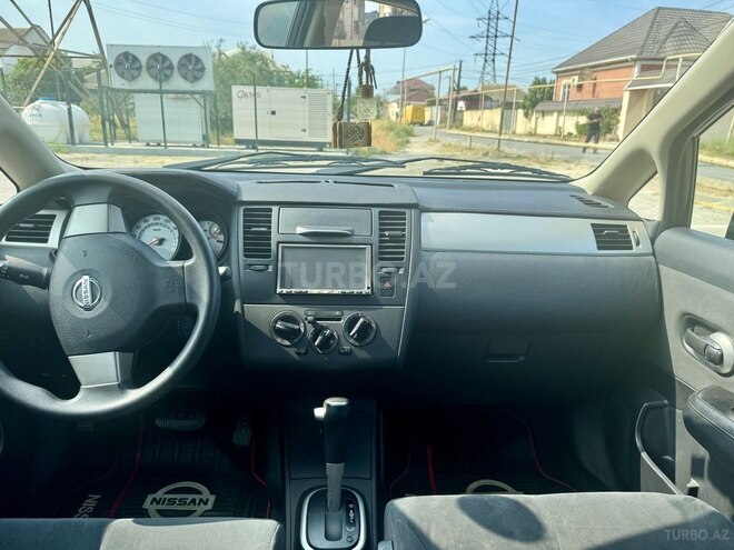 Nissan Tiida-5