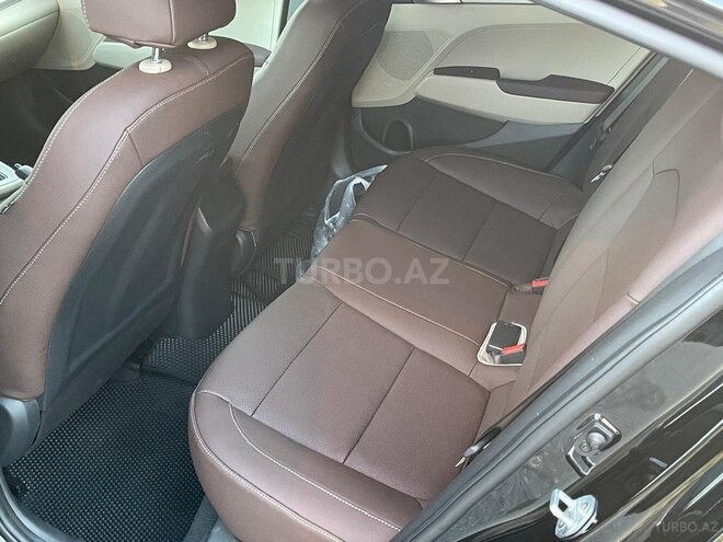 Hyundai Elantra-9