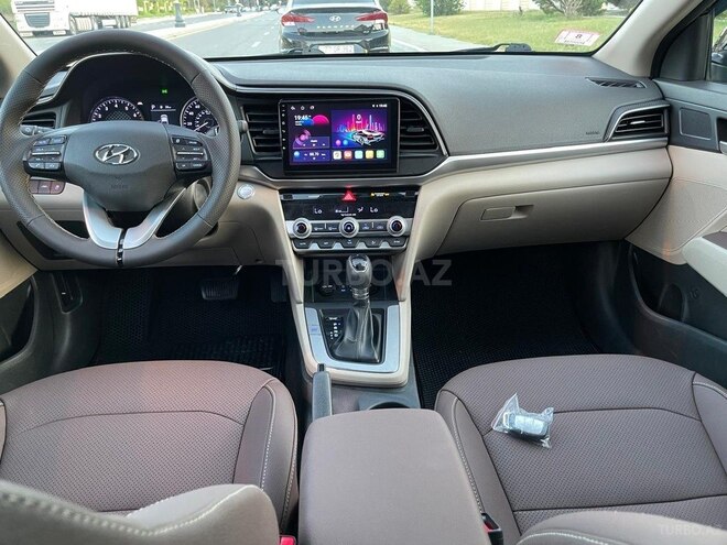 Hyundai Elantra-7