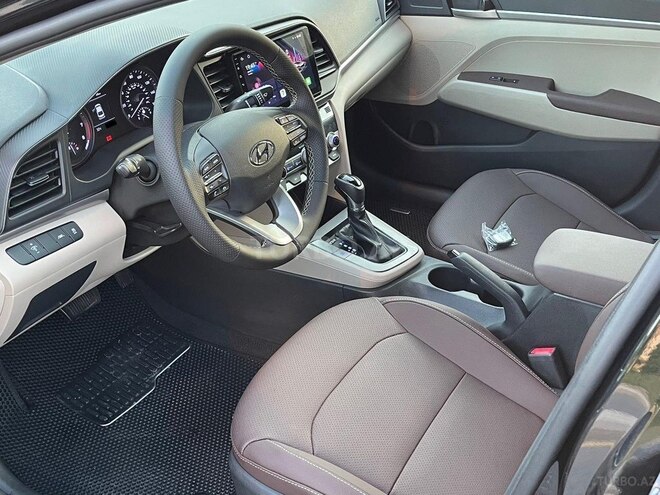 Hyundai Elantra-8
