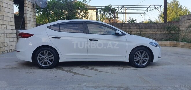 Hyundai Avante 2016, 180,000 km - 1.6 l - Bakı