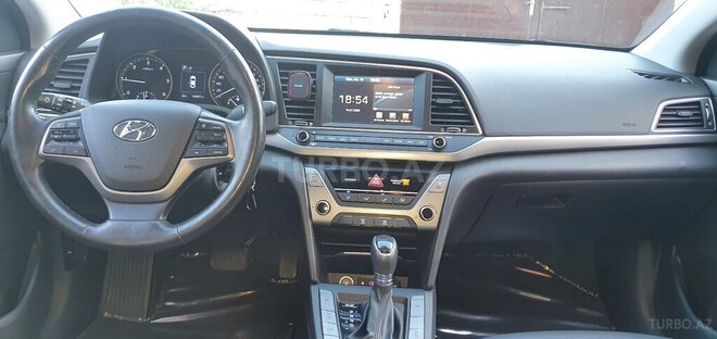 Hyundai Avante 2016, 180,000 km - 1.6 l - Bakı