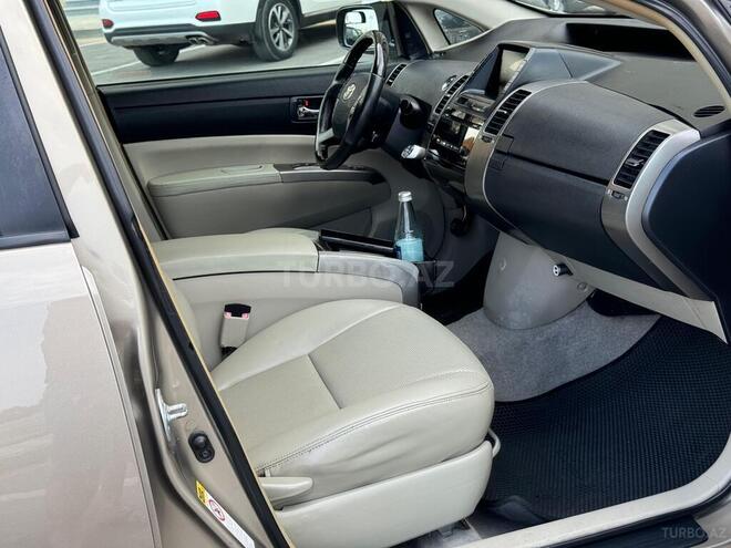 Toyota Prius-13