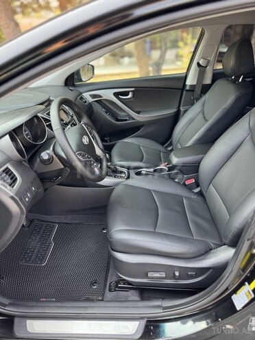 Hyundai Elantra-16