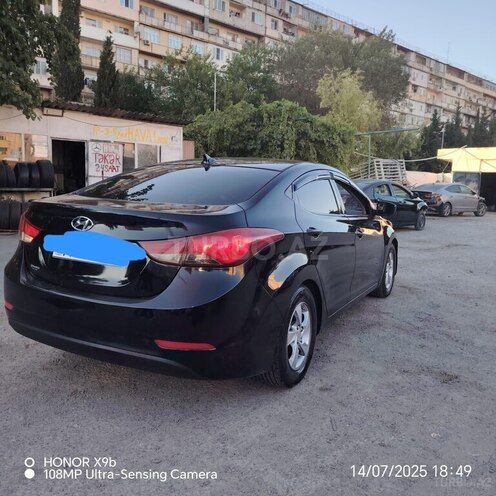 Hyundai Elantra-4