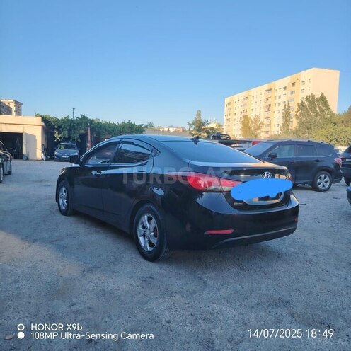 Hyundai Elantra-6